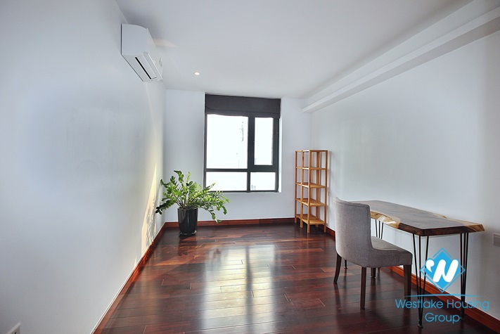 A lake view 3 bedroom apartment in Tu hoa, Tayho, Hanoi
